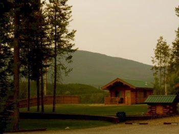 Silverwolf Log Chalets Coram Exterior photo