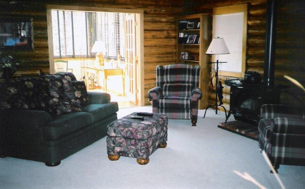 Silverwolf Log Chalets Coram Exterior photo