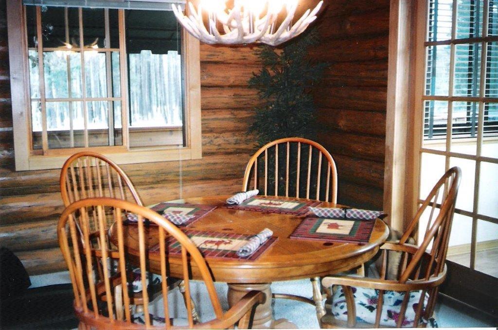 Silverwolf Log Chalets Coram Exterior photo