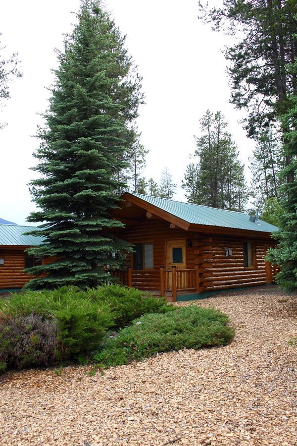 Silverwolf Log Chalets Coram Exterior photo