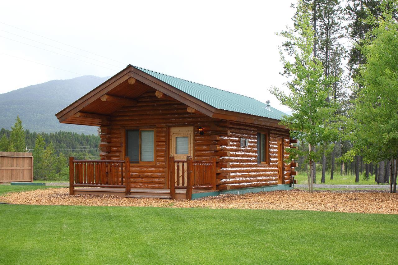 Silverwolf Log Chalets Coram Exterior photo