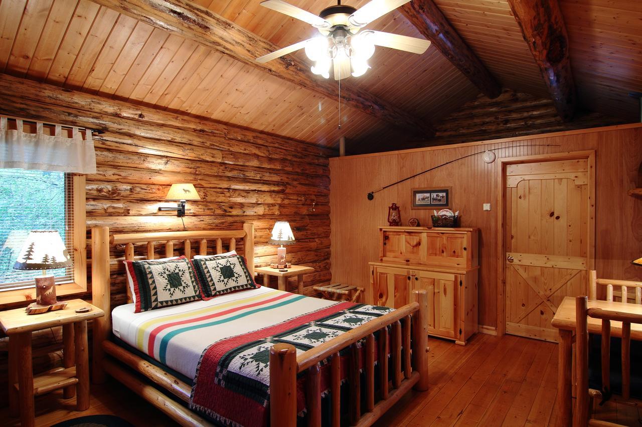 Silverwolf Log Chalets Coram Exterior photo